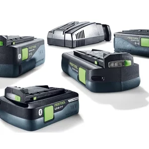 Batterier og lader